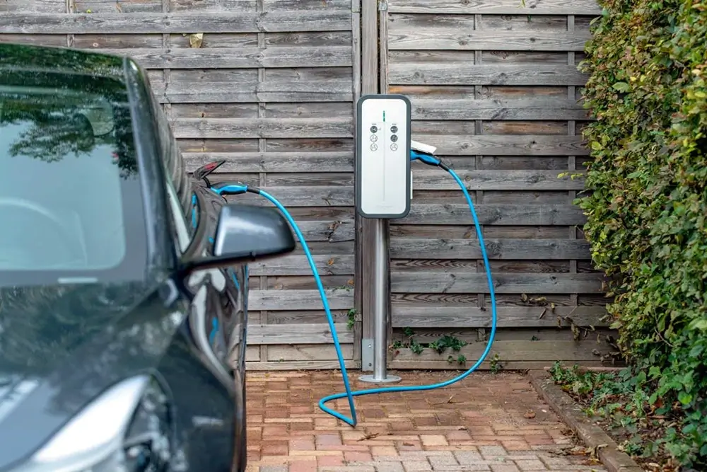 véhicule électrique qui se recharge à la Réunion