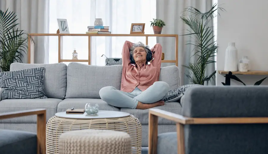 couple dans une maison avec chauffage